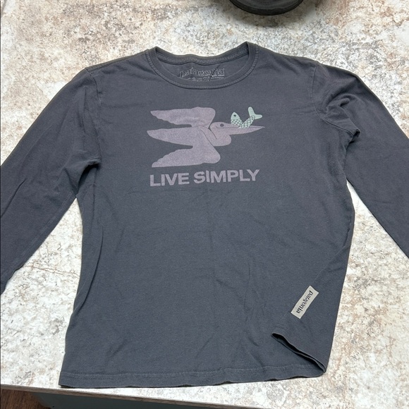 Patagonia Tops - Patagonia Charcoal Long Sleeve with Bird Design